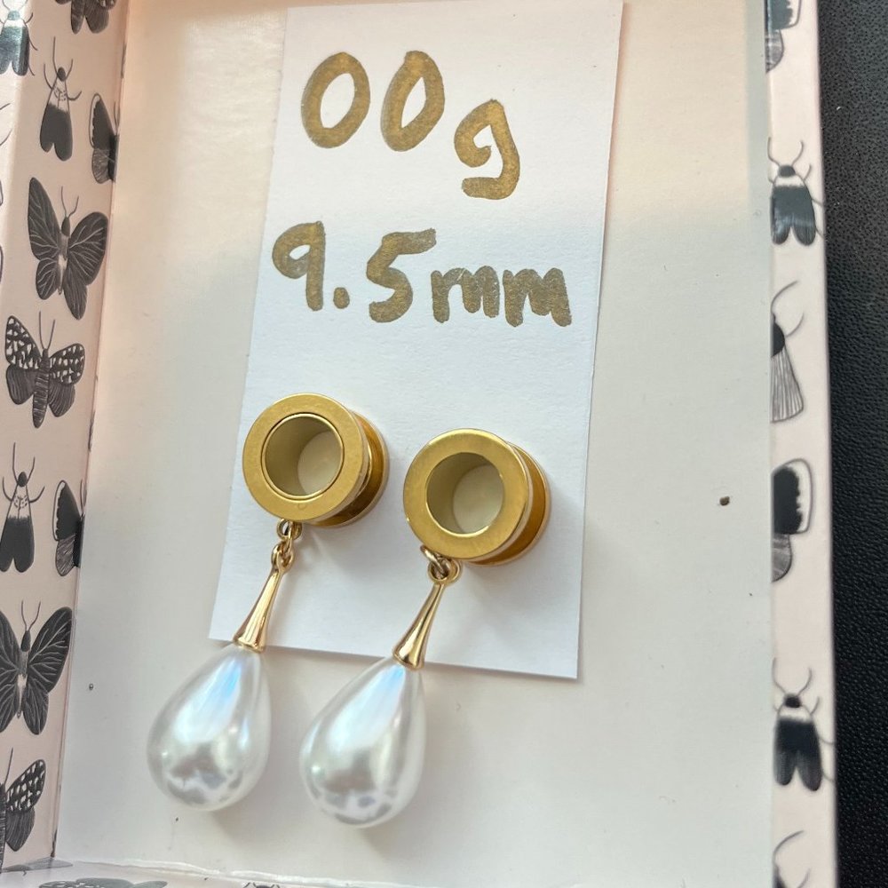 Metal tunnel gauges plugs pearl teardrop preppy gold 00g 9.5mm, $10 when bundled